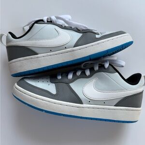 Nike Kids Sneakers in Gray and White with Blue Soles